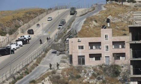 Pasukan Israel Hancurkan Rumah Warga Palestina Gunakan Buldoser