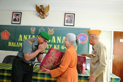 Danrem 031/WB Kunjungi Sesepuh TNI dan Janda Veteran