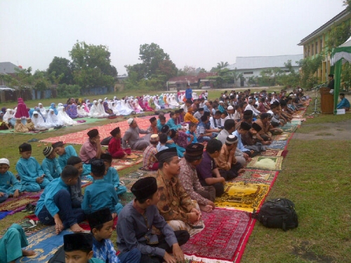 Ratusan Umat Islam Salat Idul Adha di Lapangan SMK Muhammadiyah Pekanbaru