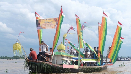Peringati Tahun Baru Islam, Puluhan Pompong Hias Berpacu di Sungai Indragiri Tembilahan