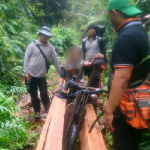 2 Perambah Hutan dan Seorang Toke Kayu Ditangkap Polisi Bersenjata Lengkap di Pedalaman Kabupaten Siak