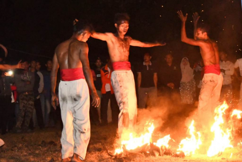 Festival Mandi Safar Dimeriahkan Pertunjukan Zapin Api