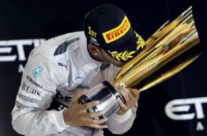 GoRiau Hamilton Juara Dunia F1 2014, Rosberg Meringis