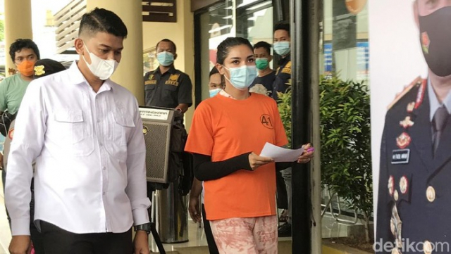 Milen Cyrus Dijebloskan ke Sel Pria, Ini Alasan Polisi