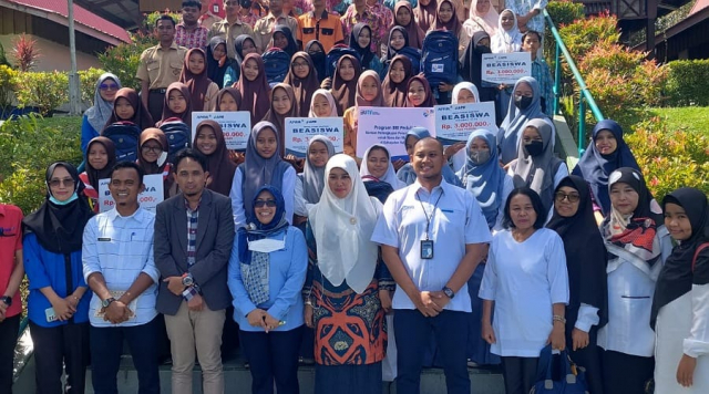 Bekerjasama dengan RAPP, BRI Beri Bantuan Perlengkapan Pendidikan Siswa dan Mahasiswa di Riau