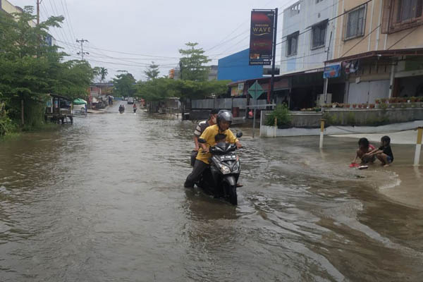 10 Kabupaten/Kota di Riau Tetapkan Status Siaga Darurat Banjir dan Longsor