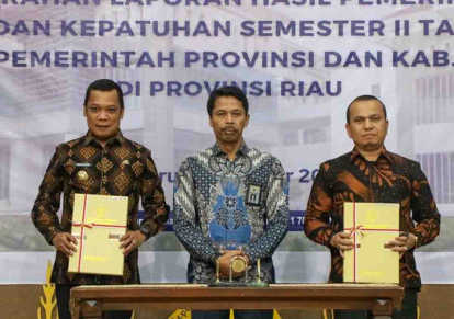 GoRiau Pj Wali Kota Pekanbaru Terima LHP Pengadaan Barang dan Jasa dari BPK Riau