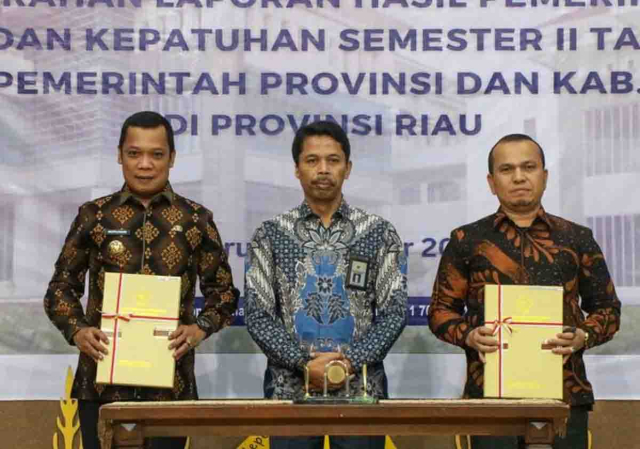 Pj Wali Kota Pekanbaru Terima LHP Pengadaan Barang dan Jasa dari BPK Riau