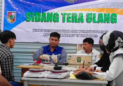 GoRiau Disperindag Pekanbaru Tera Ulang Timbangan Pedagang Emas di STC dan MP