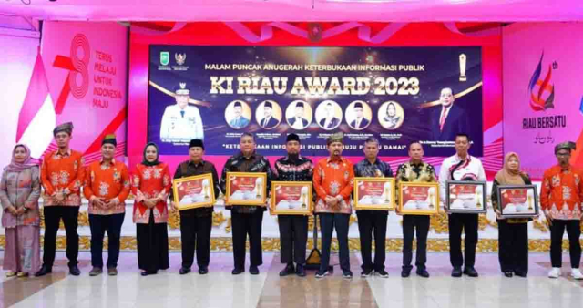 Berikut Para Penerima Anugerah KI Riau Award 2023