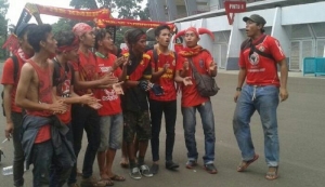 GoRiau Perantau Minang Rela Bolak-balik 2 Hari dan Tutup Toko Seharian untuk Berburu Tiket Laga Semen Padang Vs Mitra Kukar