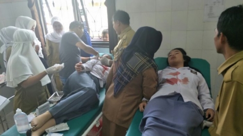 Tertahan di Tangga dan Ditimpa Genteng, 8 Siswi SMK 1 Tanggeung Berlumuran Darah Seusai Gempa