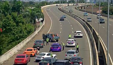 Konvoi Mobil Mewah Berhenti di Tol Sambil Foto-foto, Ini Dalih Polisi Tak Menilangnya