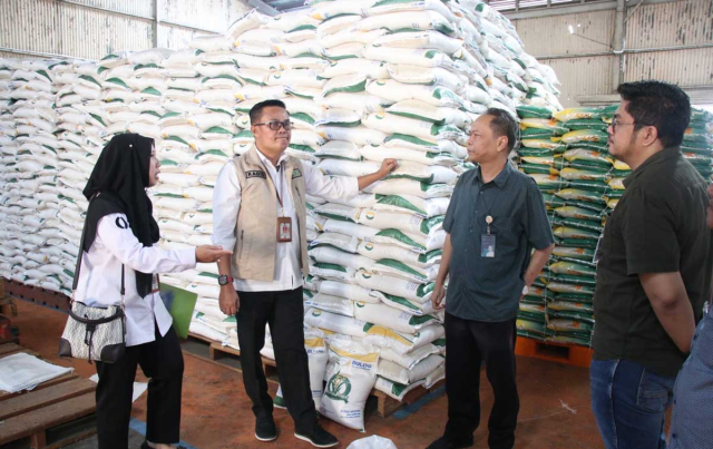 DKP Pekanbaru Riau Pastikan Stok Beras Bulog Cukup Bahkan untuk Bantuan Korban Banjir