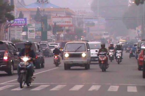 Kota Bukittinggi Diselimuti Kabut Asap Kiriman dari Riau