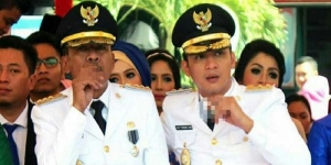 GoRiau Merokok di Ruang Publik Pakai Pakaian Dinas, Wakil Wali Kota Palu Pasha Ungu Kembali Dikecam, Ini Fotonya