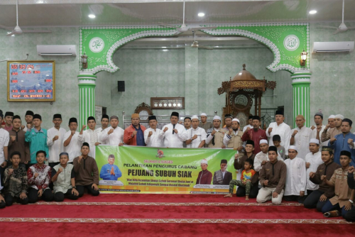 Pejuang Subuh di Siak Ketuk Hati Masyarakat Salat ke Masjid