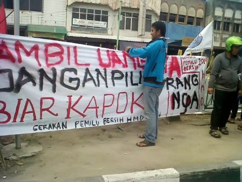 Dukung Pemilu Bersih, HMD Pasang Spanduk di Jalan-jalan Kota Dumai