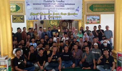 GoRiau Pemko Pekanbaru Bersama Curva Nord Bersihkan Masjid Al Mukminin