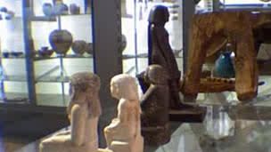 Ih Seram... Patung Kuno Ini Berputar Sendiri Setiap Malam di Museum