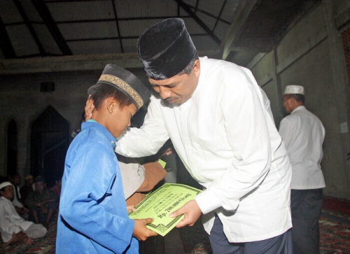 Safari Ramadan di Benteng Hilir, Wabup Alfedri Bantu Masjid, Santuni Anak Yatim dan Fakir Miskin