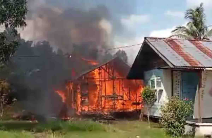 Kebakaran Rumah di Kepulauan Meranti, Satu Unit Sepeda Motor Ikut Ludes Terbakar