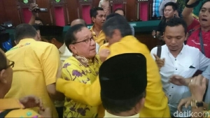 GoRiau PN Jakut Putuskan Golkar Kubu Agung Tidak Sah dan Dihukum Bayar Denda Rp100 Miliar