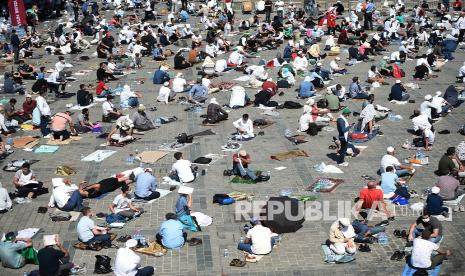 Shalat Jumat Perdana Setelah 86 Tahun, Area Hagia Sophia Jadi Lautan Manusia