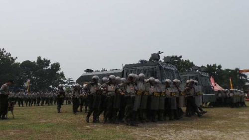 Terkait Pilkada, Ratusan Polisi Bersenjata Lengkap Diserang Masa Settingan di Mako Brimob Polda Riau