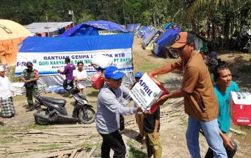 Lihat Kondisi Korban, Warga Riau Salurkan Langsung Bantuan ke Tenda-tenda Pengungsi Gempa Lombok