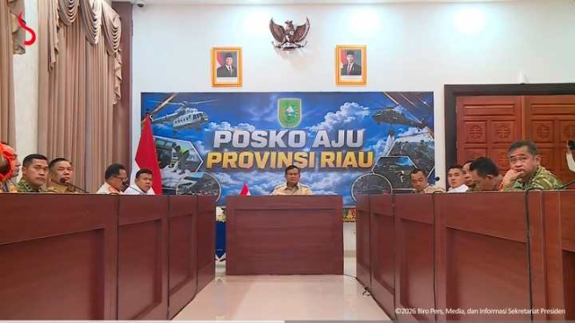 Terjunkan Pasukan Freefall Atasi Karhutla Riau, Prabowo: Jangan Hanya untuk Upacara