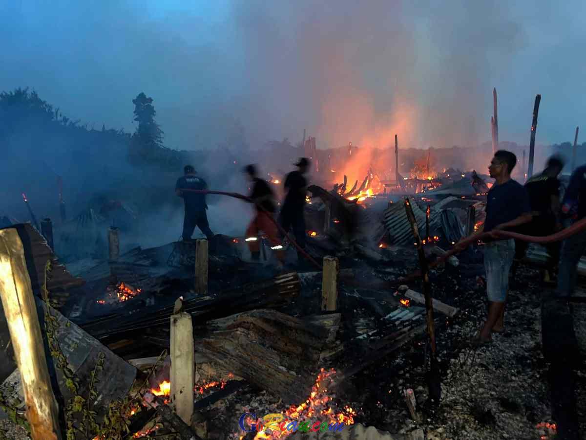 Api Mengamuk di Bagan Barat Rokan Hilir, Rumah hingga Tiga Kapal Ludes Terbakar