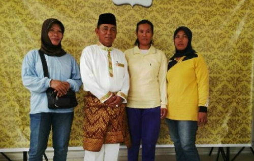 Gelar Open House, Tak Sedikit Masyarakat Ingin Berfoto dengan Bupati Pelalawan