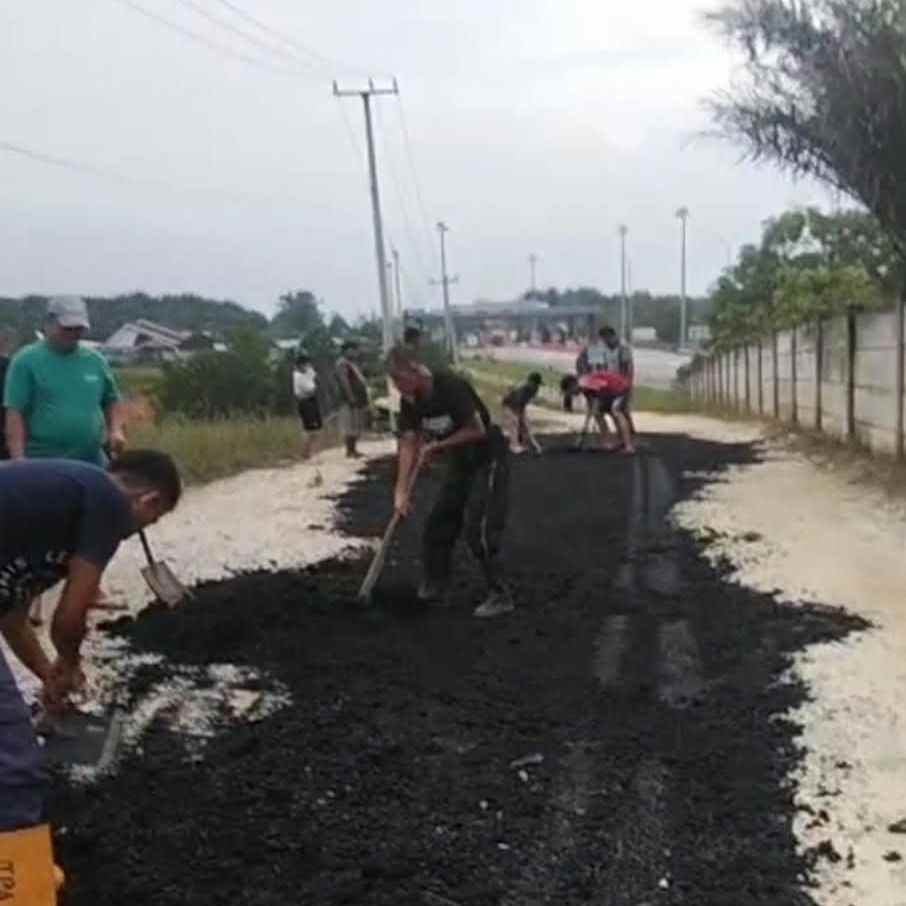 Warga Swadaya Pekanbaru Uruk Jalan Ikan Raya, 4.000 Jiwa Menunggu Aspal Pemerintah