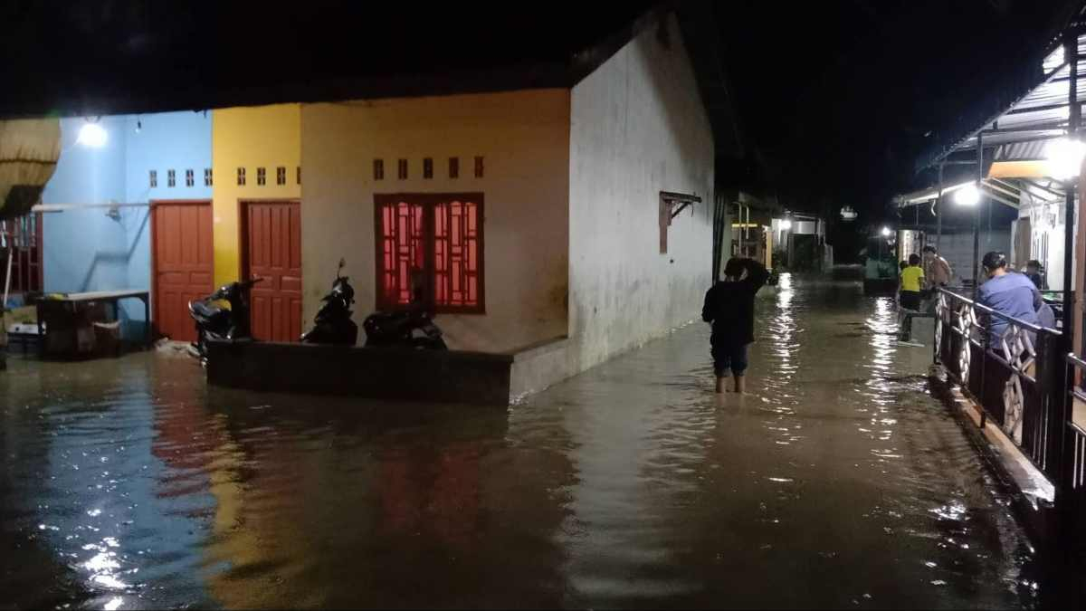 Hujan Deras Sejam Picu Banjir Setinggi Lutut di Bagan Batu Rohil