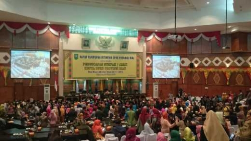 Ribuan Masyarakat Antrian Berikan Ucapan Selamat Kepada Ketua DPRD Riau Septina