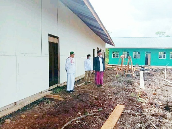 Pembangunan Gedung Kelas Ponpes Baburrohmah, Bupati Meranti Jadi Donatur Utama