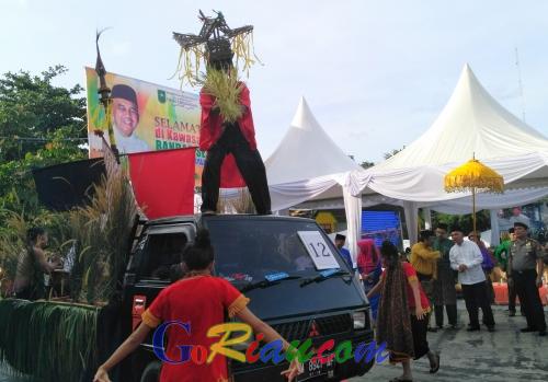 Pawai Budaya Festival Lancang Kuning Berlangsung Semarak Dilepas Gubernur Riau
