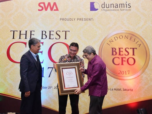 Dirut Bank Riau Kepri Dinobatkan Sebagai The Best CEO 2017 Versi SWA