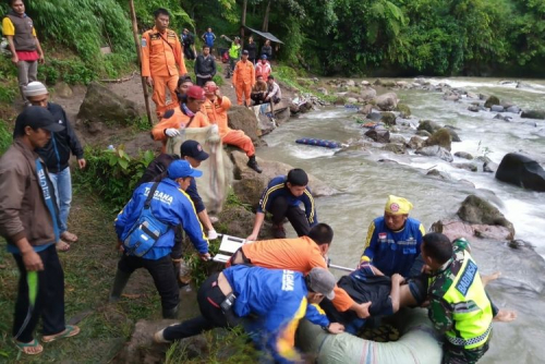 Bus Sriwijaya Terjun ke Jurang, 14 Penumpang Belum Ditemukan