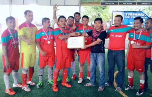 Tekuk Bea Cukai 6-2 Tim Futsal PWI Riau Jawara Turnamen Pabean Internasional Cup 2016