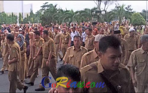 Tak Berani Teken SPJM Honorer K2, Gubernur Riau: Sedang Diproses