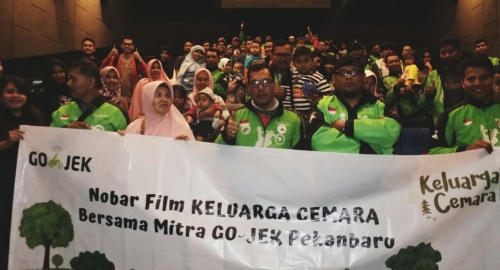 Gojek Ajak Ratusan Mitra Driver dan Keluarganya di Pekanbaru Nobar Film Keluarga Cemara