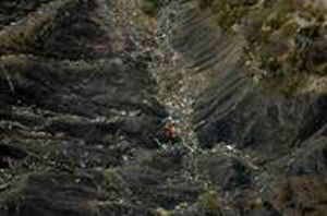 GoRiau Ini Foto Serpihan Pesawat Germanwings pada Bebatuan Curam di Pegunungan Alpen