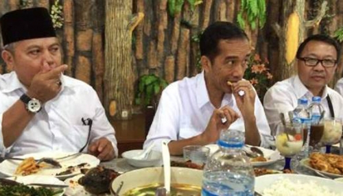 Tempat Duduk dan Piring Bekas Makan Jokowi Diabadikan