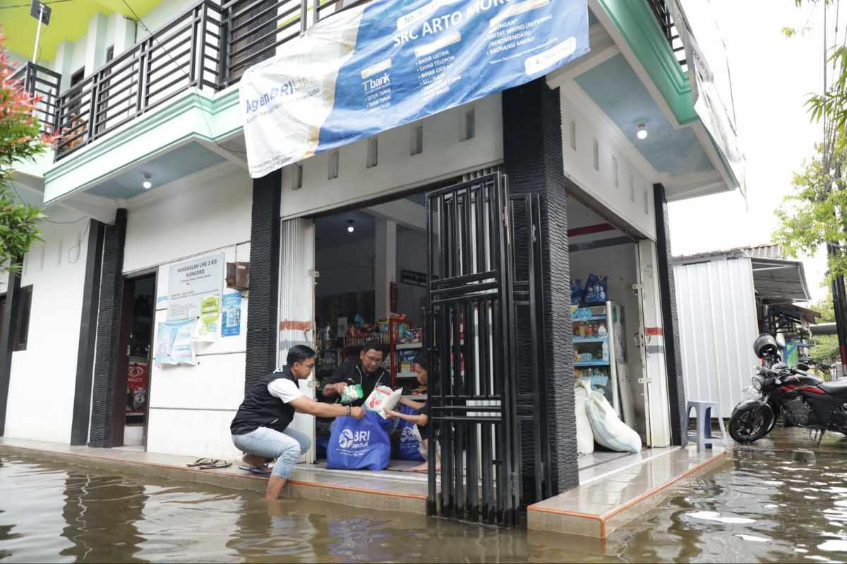 Tanggap Bencana Banjir, BRI Peduli Salurkan Bantuan Bagi Warga Terdampak di Demak