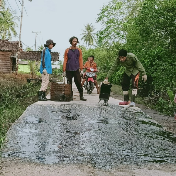Rusak Sejak Puluhan Tahun, Jalan di Desa Tanjung Ini Akhirnya di Perbaiki