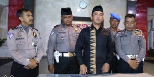 GoRiau Polisi Terima Rp100 Ribu dari Penerobos Traffic Light, Kapolrestabes Makassar Sebut Bukan Pungli, Tapi . . . .