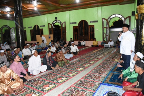 Bersafari Ramadan ke Desa Bukit Kemuning Tapung Hulu, Wabup Kampar Paparkan Berwacana akan Berangkatkan Umroh Tokoh Panutan