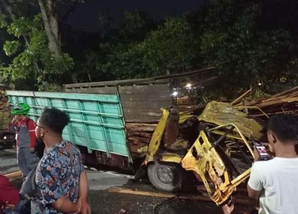 Tabrakan di Jalan Jenderal Sudirman Pekanbaru, Pengemudi Truk Tewas